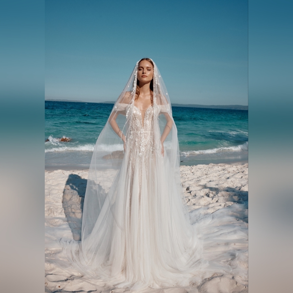 WONÁ Atelier Katania Wedding Dress + Veil | Ivory Size 12 | Brand New Unaltered